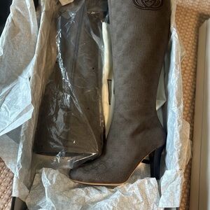 new Gucci Authentic Vintage
GG Logo Brown High Boot